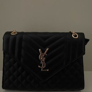 Y_sL shoulder bag with gold Chain strap make an offer ‼️😁